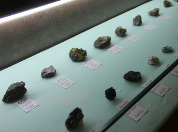 Коллекция медесодержащих минералов - минералов из которых добывают медь.